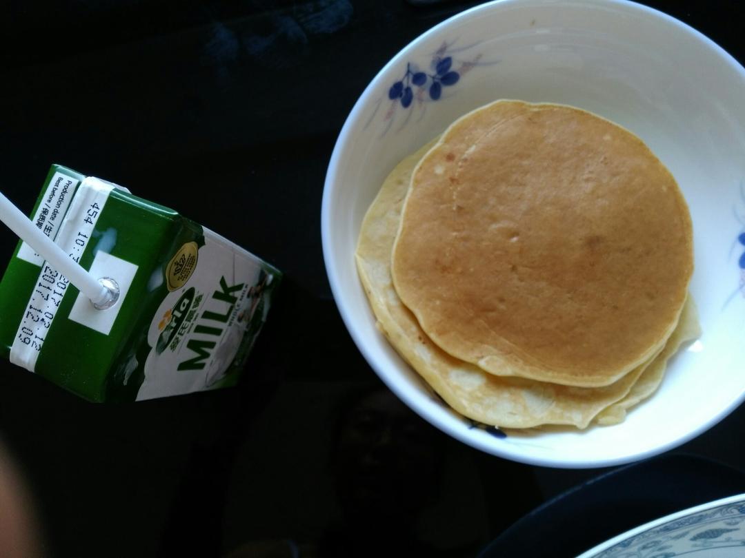【减脂早餐】无油香蕉松饼（超简单）