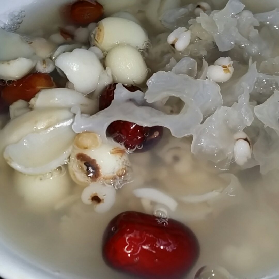 红枣银耳莲子羹