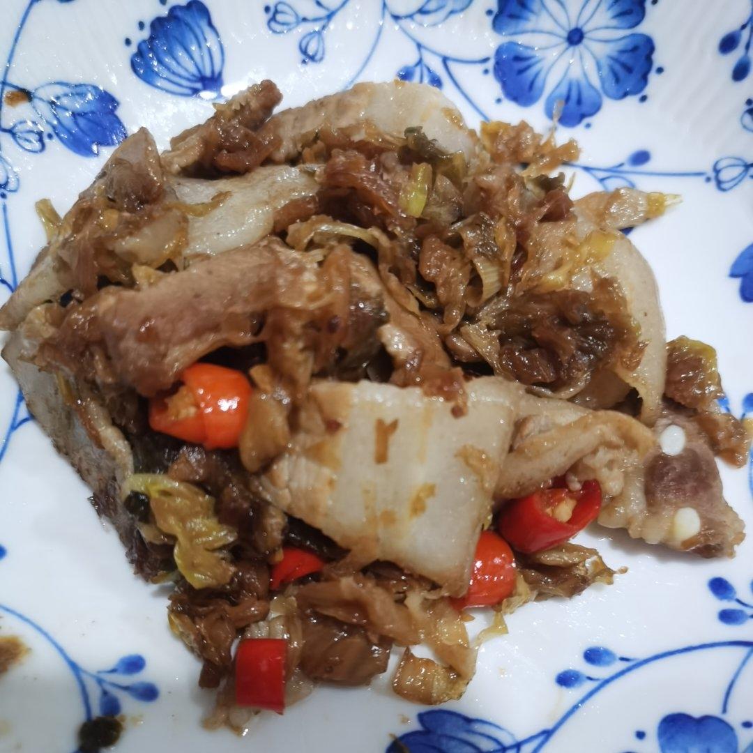 五花肉炒酸菜(东北酸菜)