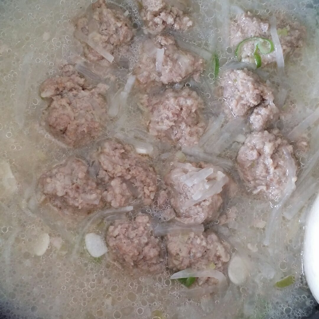 羊肉丸子萝卜粉丝汤