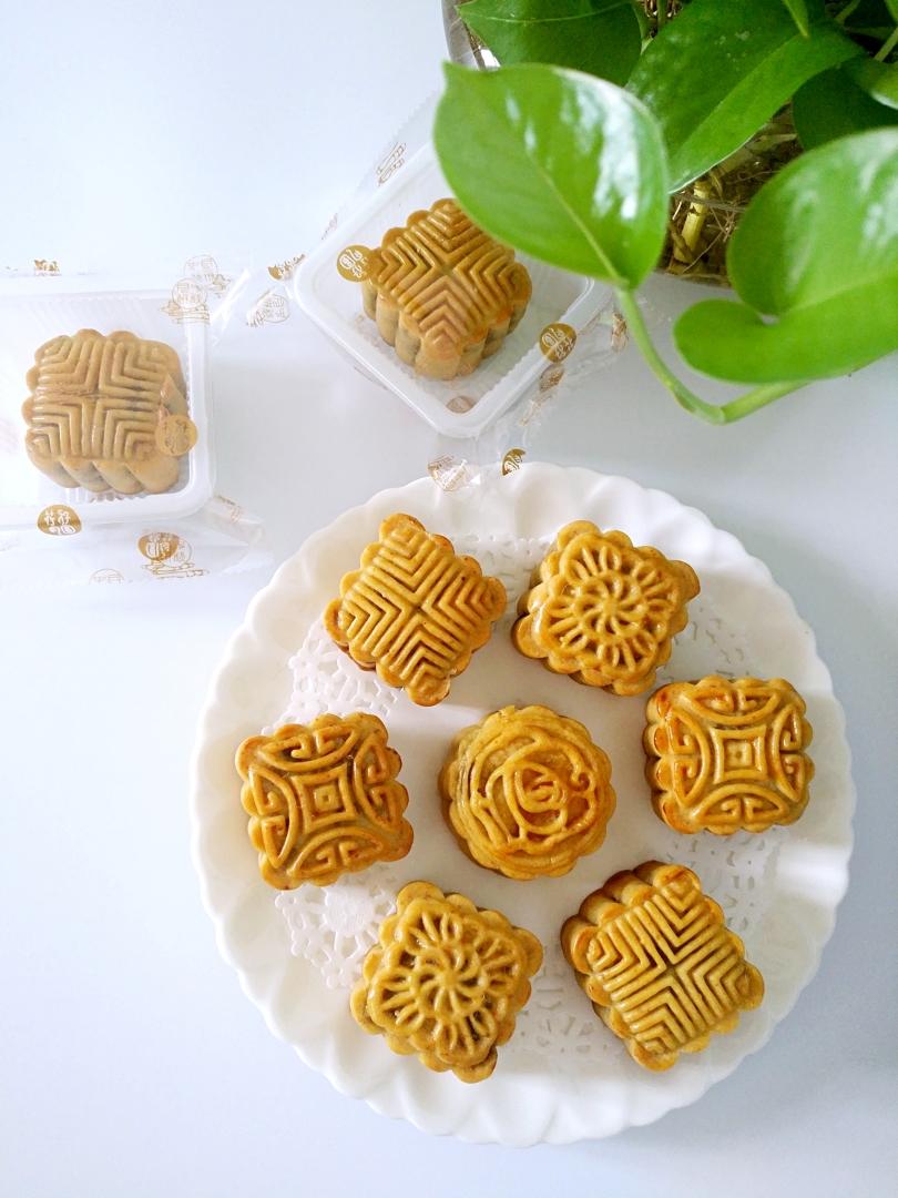 广式月饼——蛋黄莲蓉月饼
