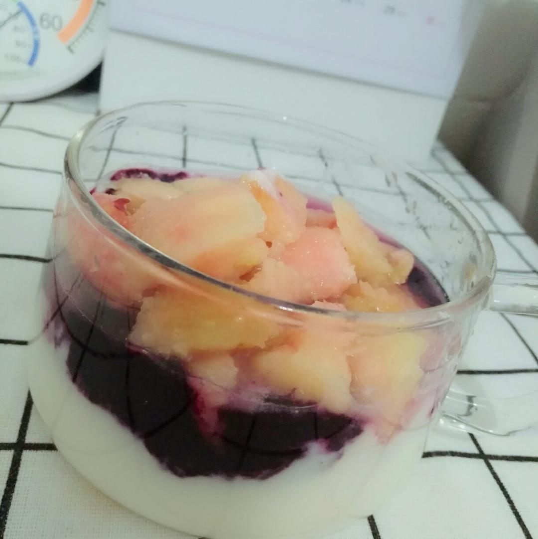 蓝莓黄桃酸奶
