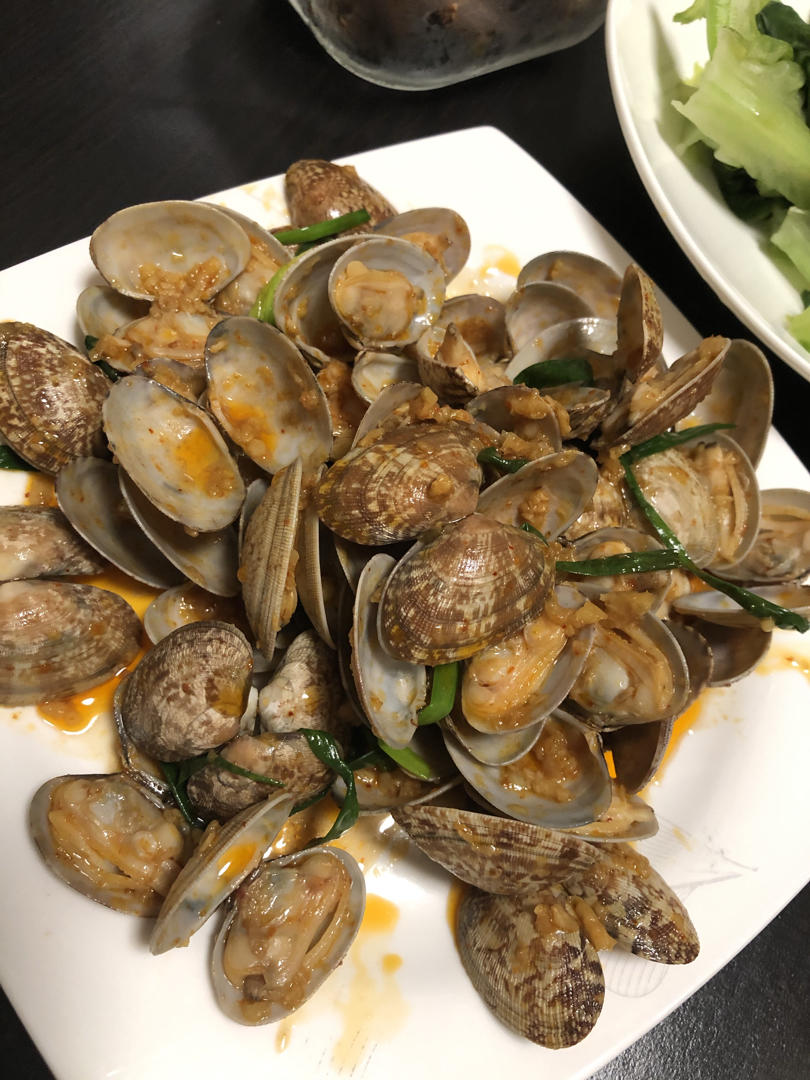 蒜香炒花甲