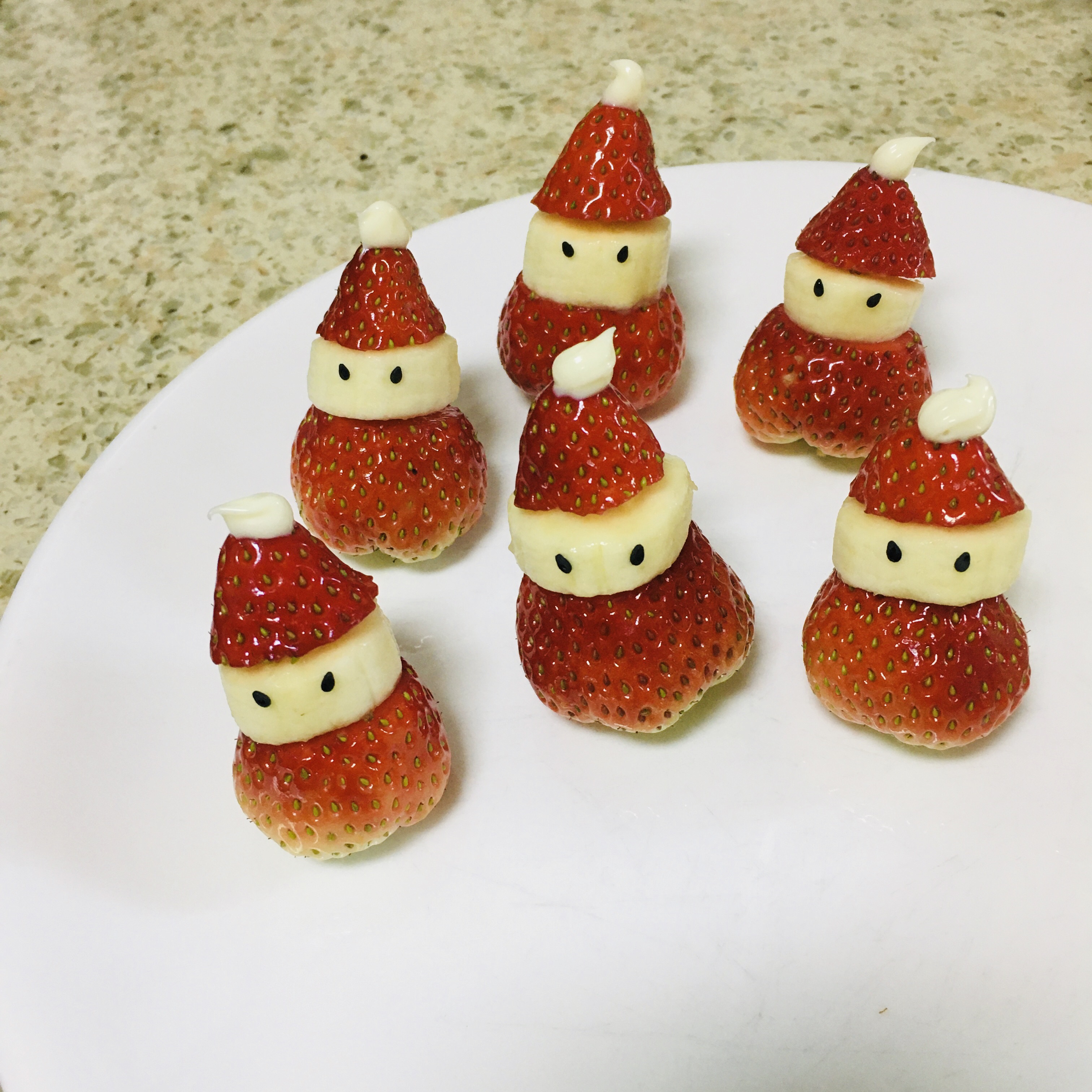 草莓圣诞老人（不需要奶油版）的做法 步骤6