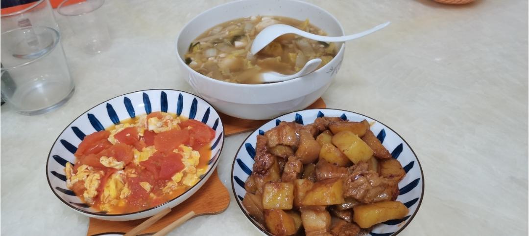超级好吃下饭的土豆烧肉