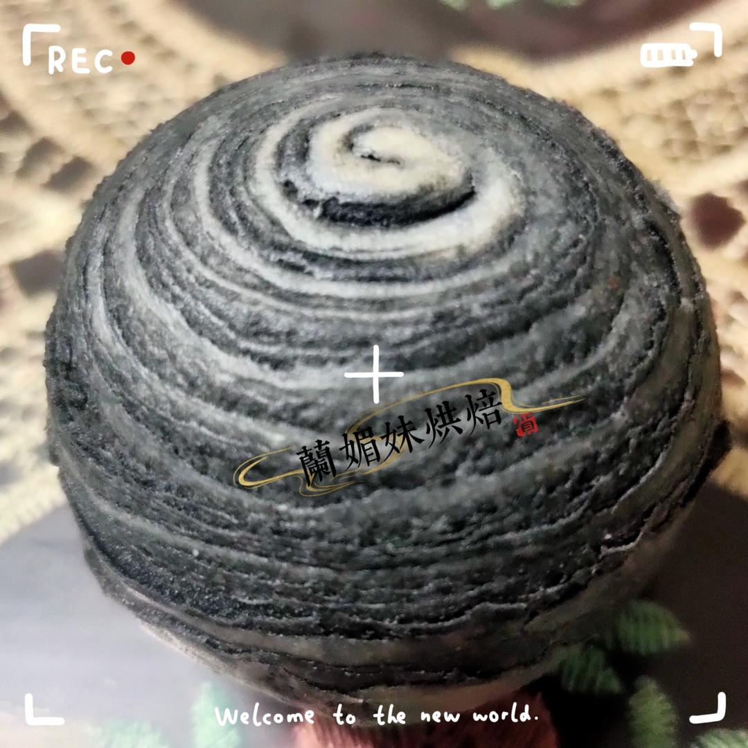 黑芝麻螺旋蛋黄酥