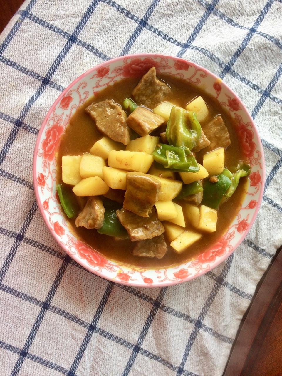 咖喱牛排丁盖浇饭