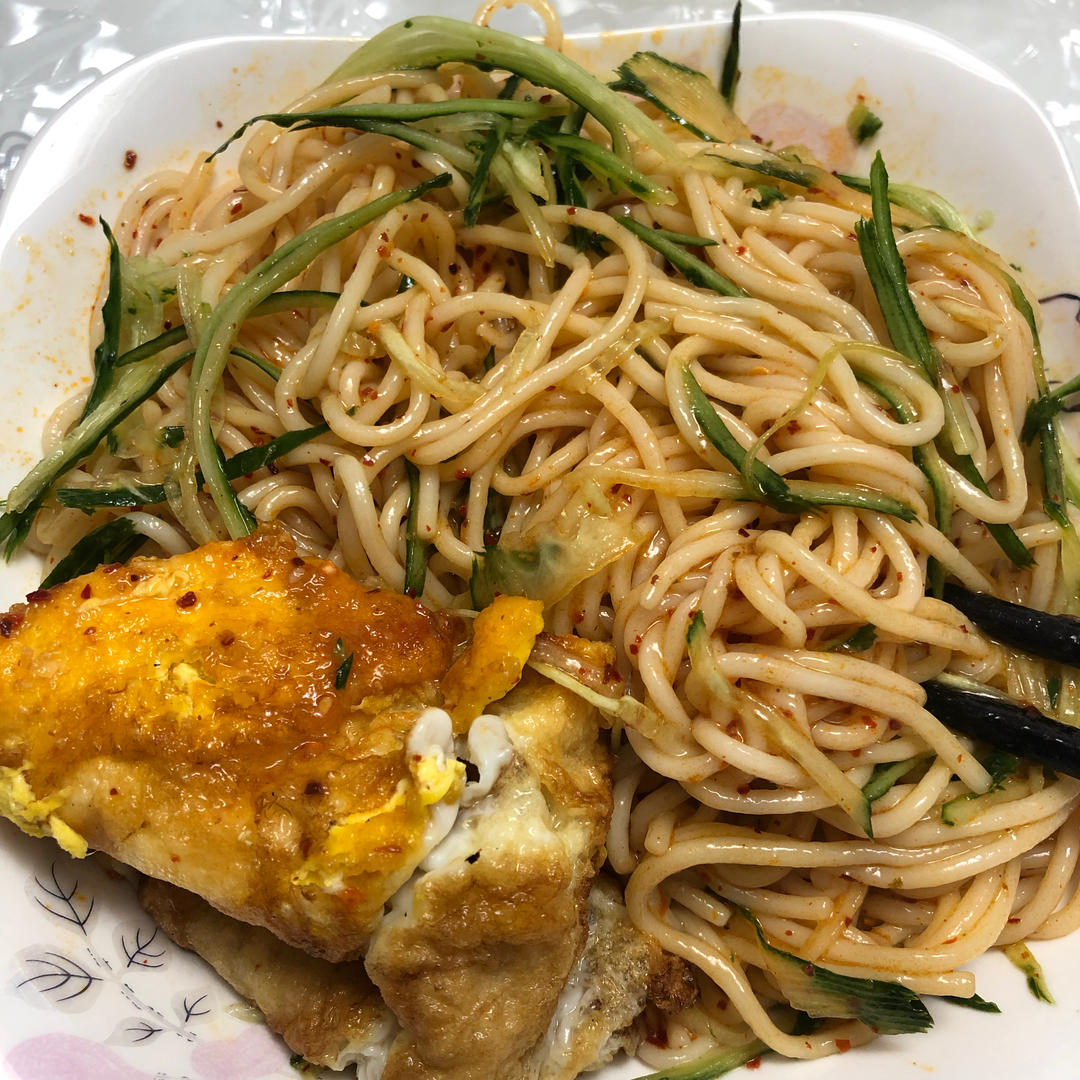 酸辣爽口的凉拌面！保证吃一次就上瘾