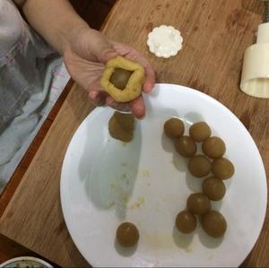 奶香绿豆月饼的做法 步骤8