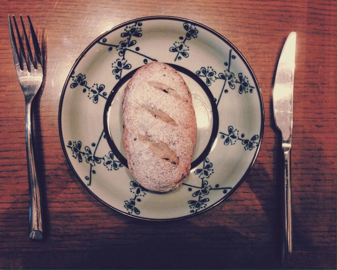 白芝麻麻薯杂粮果干软欧包