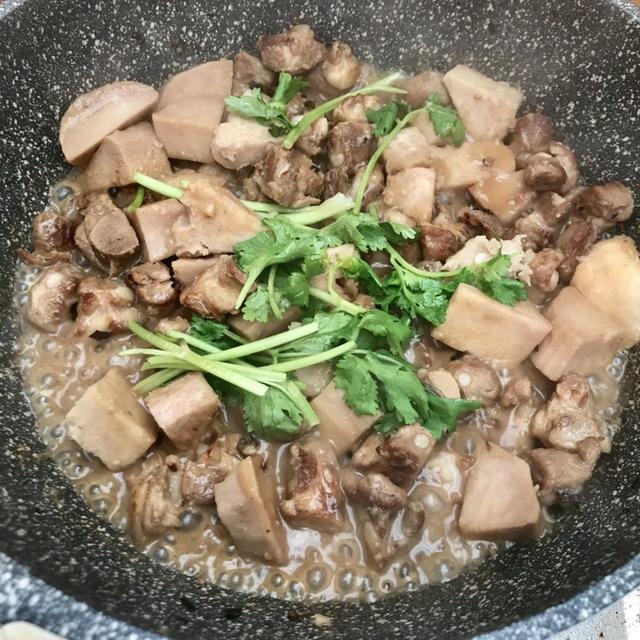 迷迭香：芋头排骨