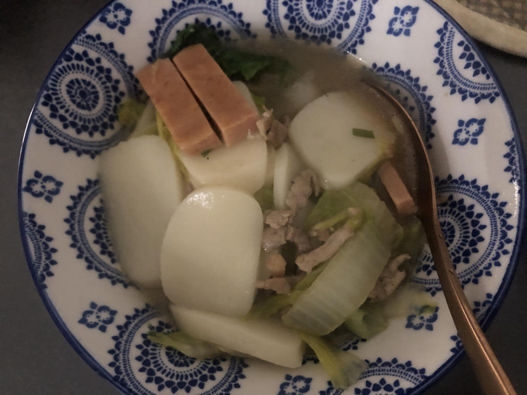 【白菜肉丝年糕汤】