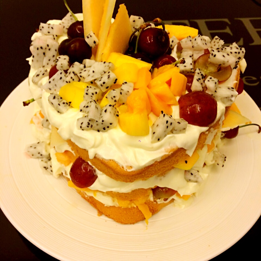 时下流行的鲜奶油戚风裸蛋糕