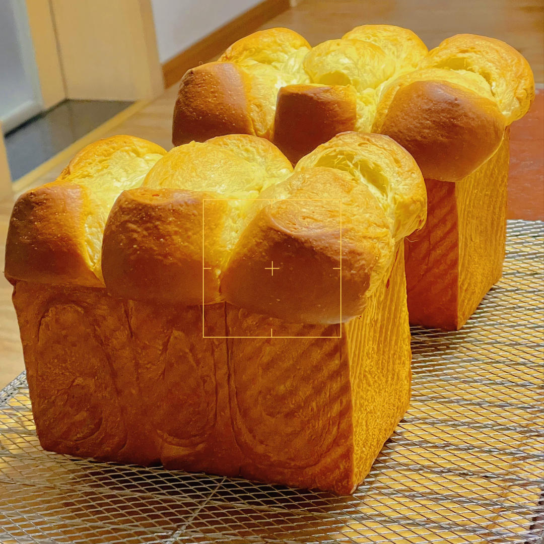 超级浓郁柔软的布里欧修吐司