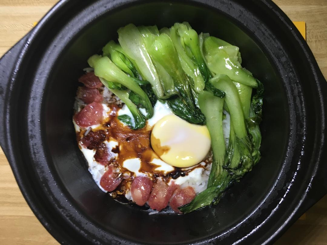 广式腊味煲仔饭