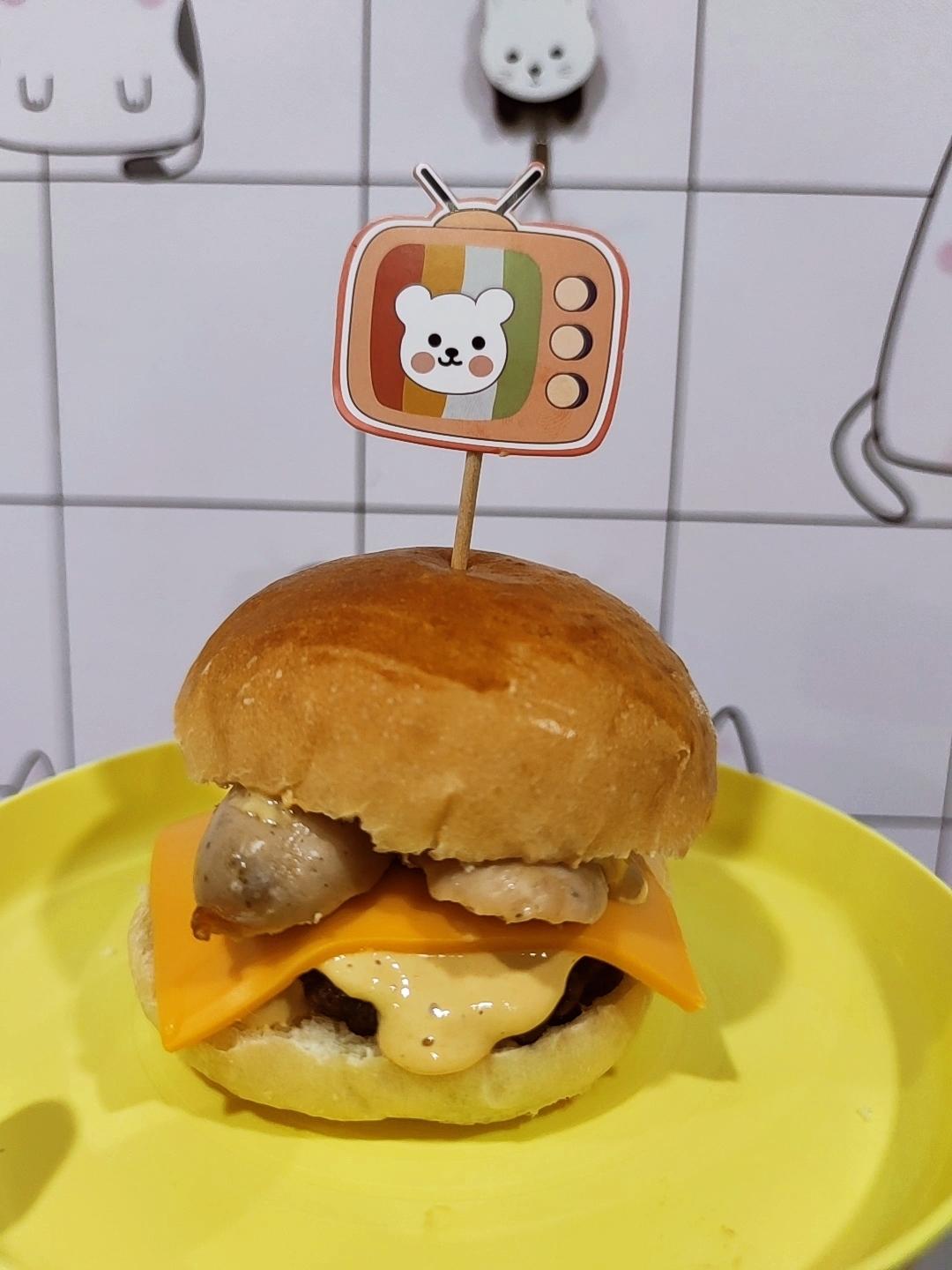 正宗的麦当劳双吉牛肉汉堡