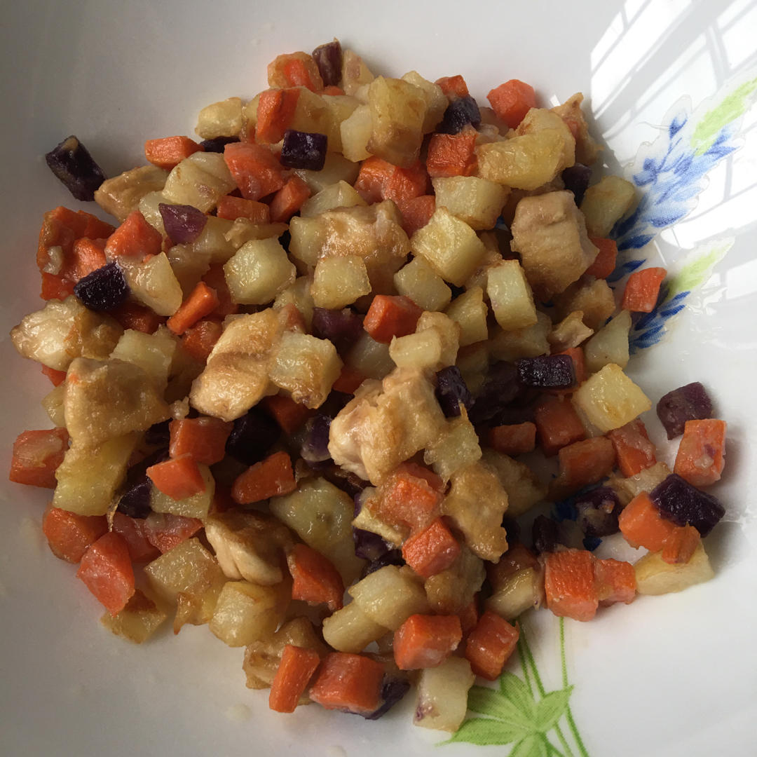 鸡胸肉土豆胡萝卜饼