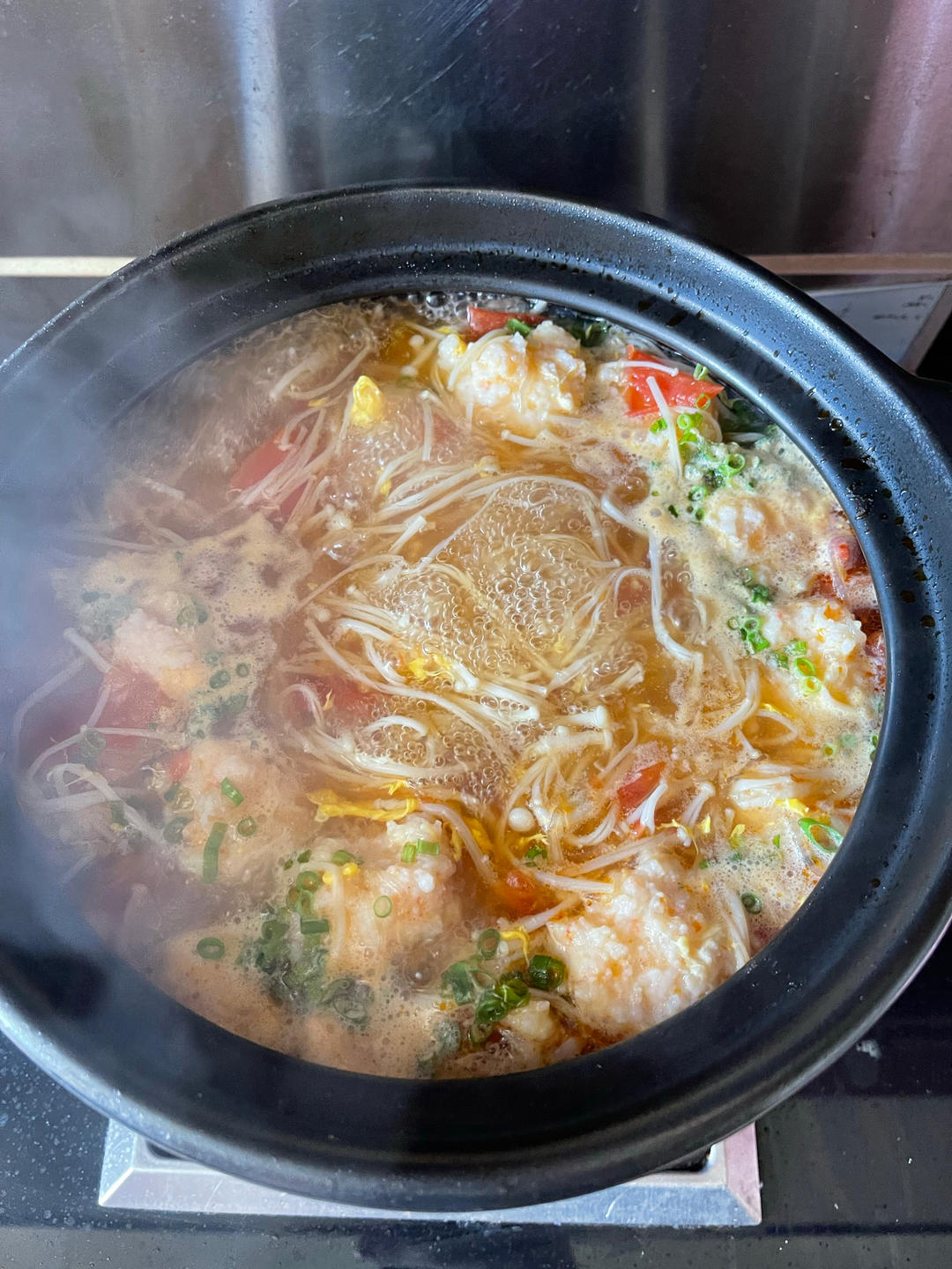 轻松自制虾滑番茄煲，鲜而不咸，一口爆汁！