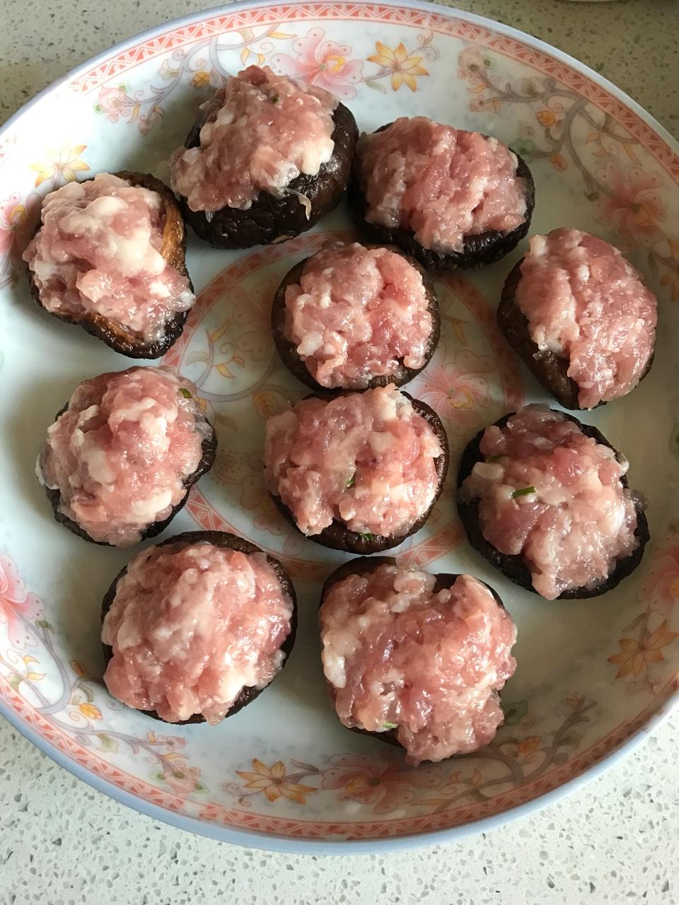 美味的肉酿香菇～～孩子爱吃的下饭菜