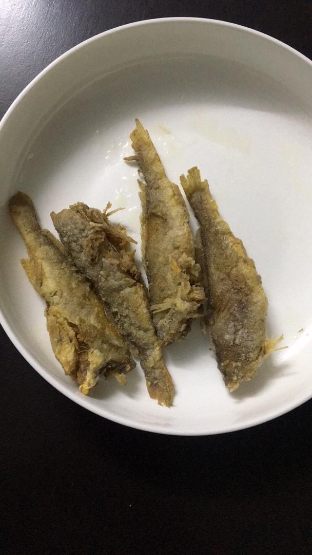 干炸香酥小黄鱼