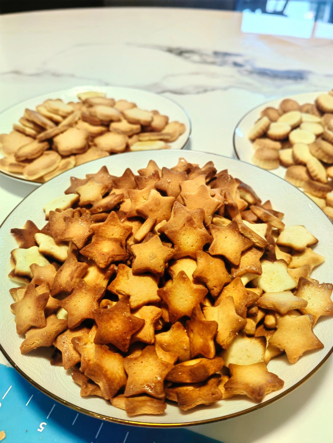 简单快手的奶香饼干