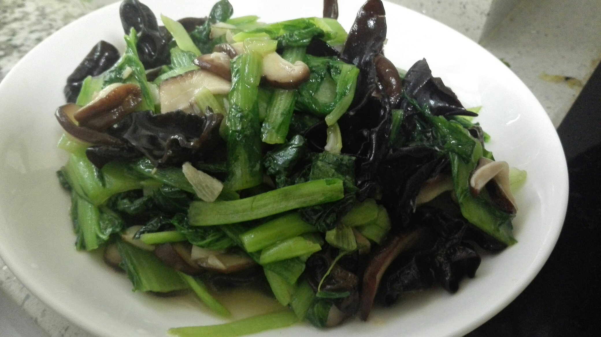 黑木耳香菇炒青菜