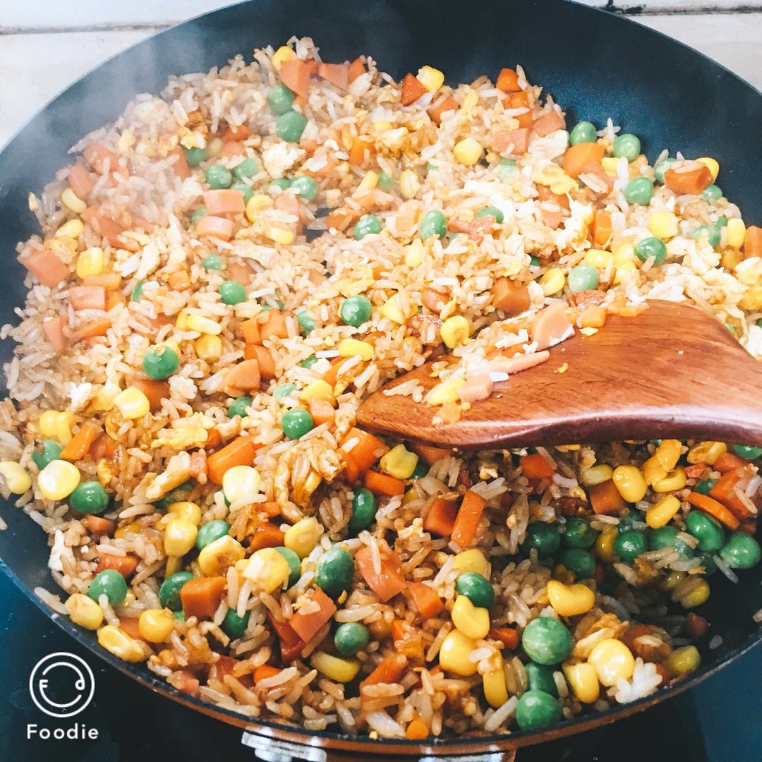 酱油炒饭～简单方便又好吃啦