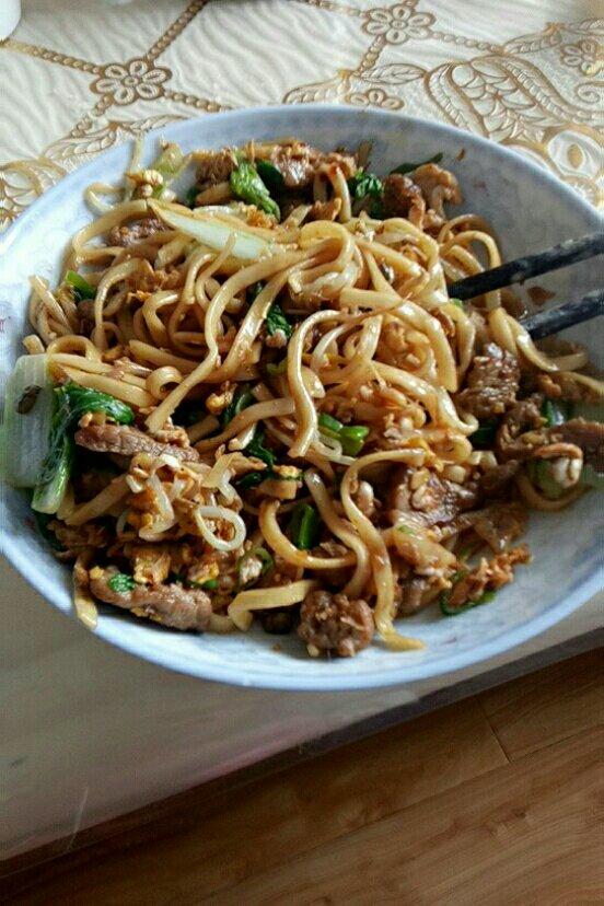 岁月丶静好做的家常肉丝鸡蛋炒面