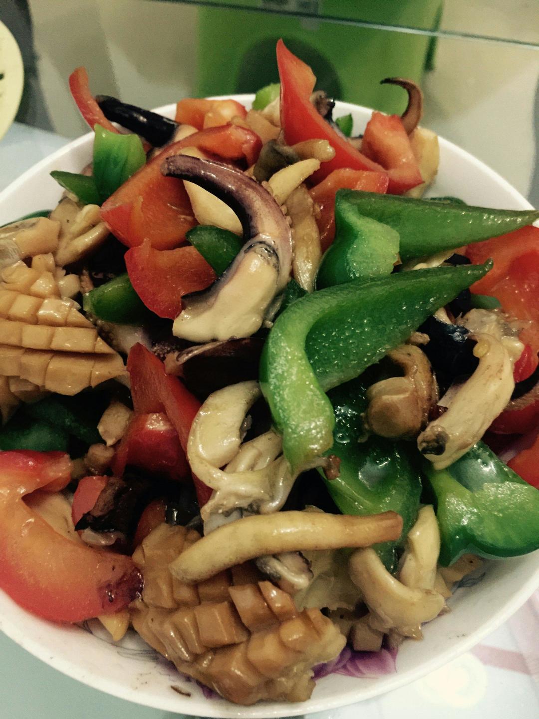 鱿鱼干炒菜椒的做法