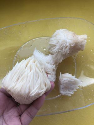 野生鲜猴头菇鸡蛋汤（清香无油）的做法 步骤1