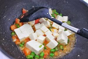 青椒西红柿dú豆腐（贵阳家常系列）的做法 步骤3