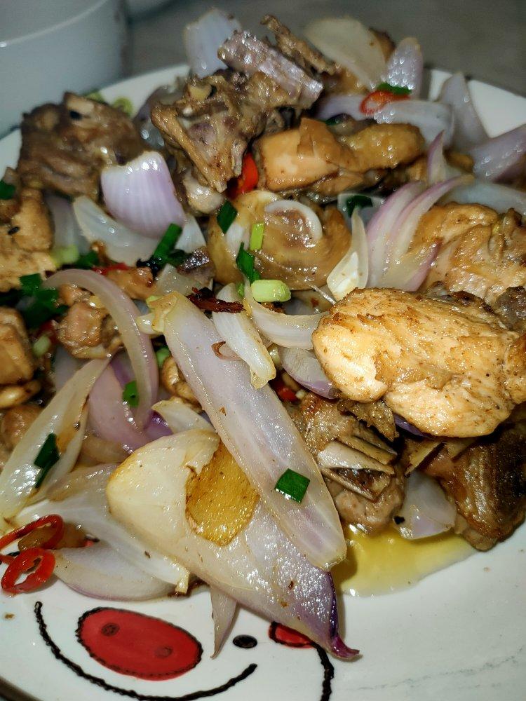 好吃旳做的洋葱炒鸡块