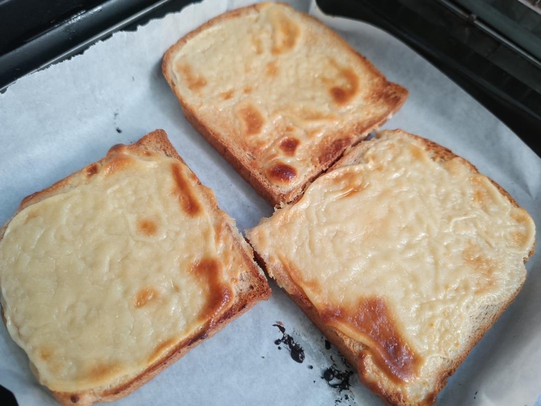 零失败快手岩烧乳酪(熔岩吐司)十分钟网红早餐，好吃哭