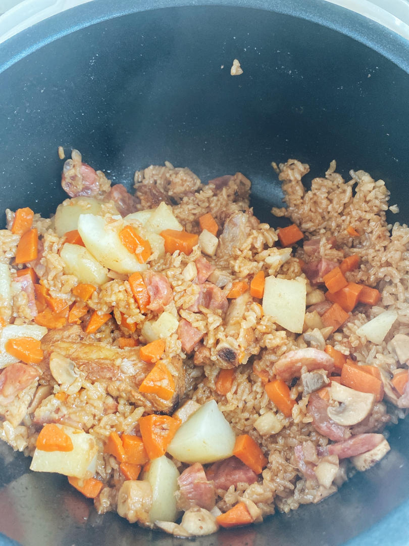 电饭煲排骨焖饭‼️米饭粒粒分明，咸香入味，超级好吃