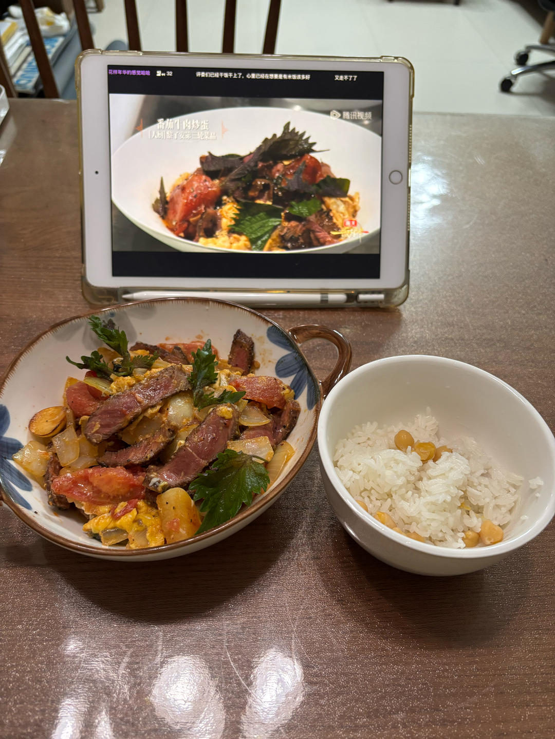 复刻“一饭封神”的紫苏版牛肉滑蛋～的做法