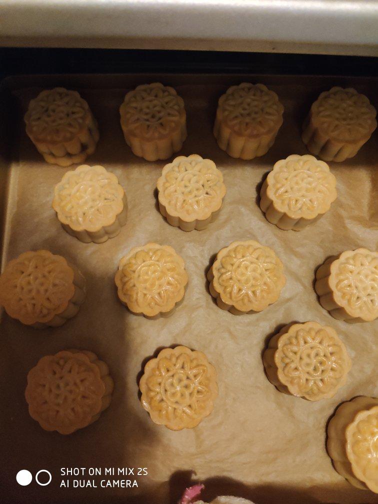 广式莲蓉月饼（75克、50克、各种规格都有）