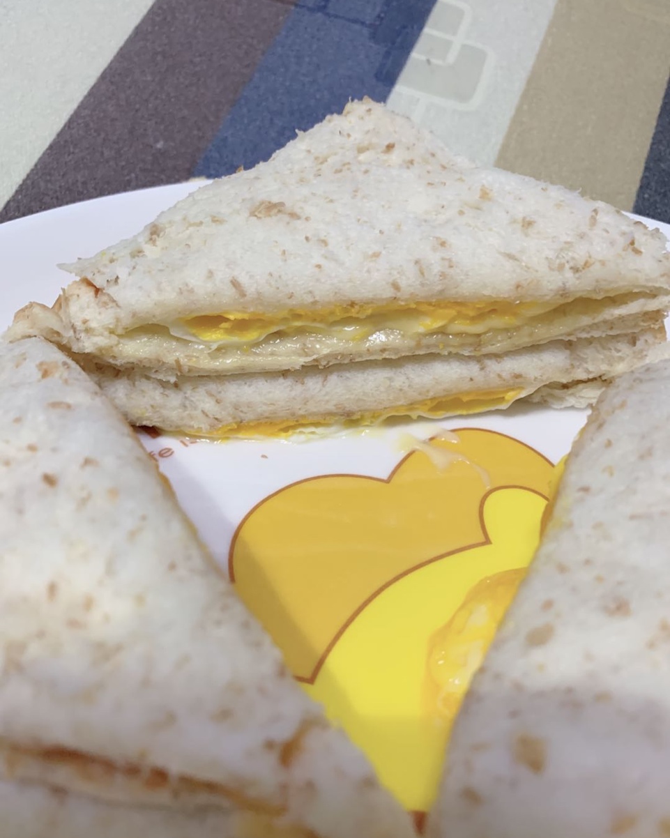 【1分钟鸡蛋三明治】微波懒人早餐