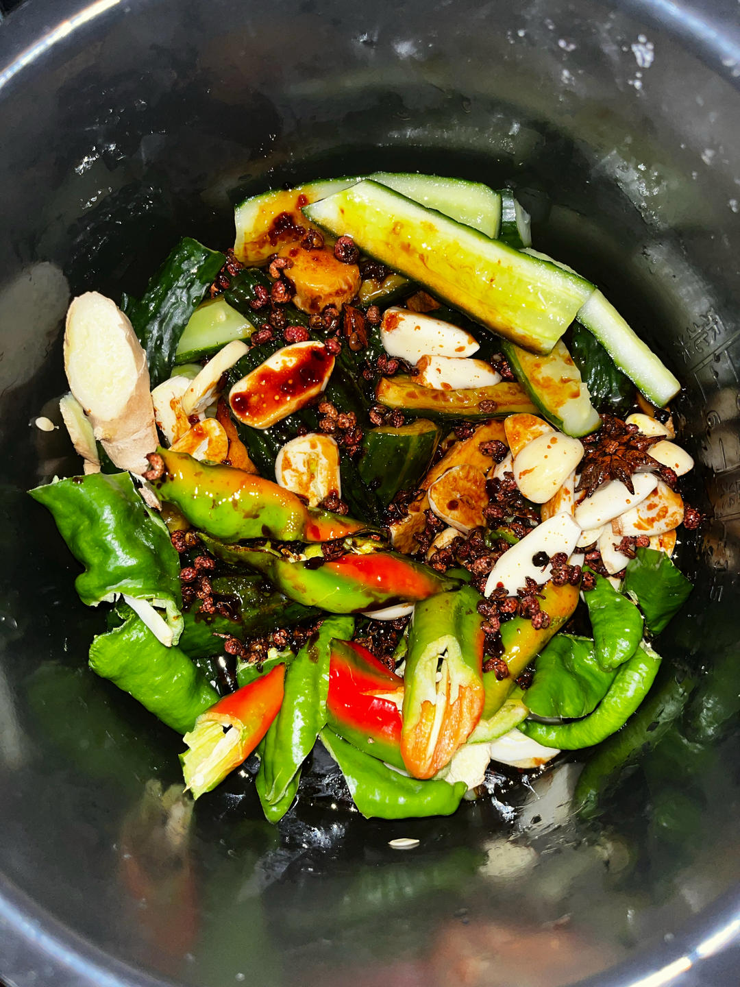 妈妈的腌黄瓜辣椒