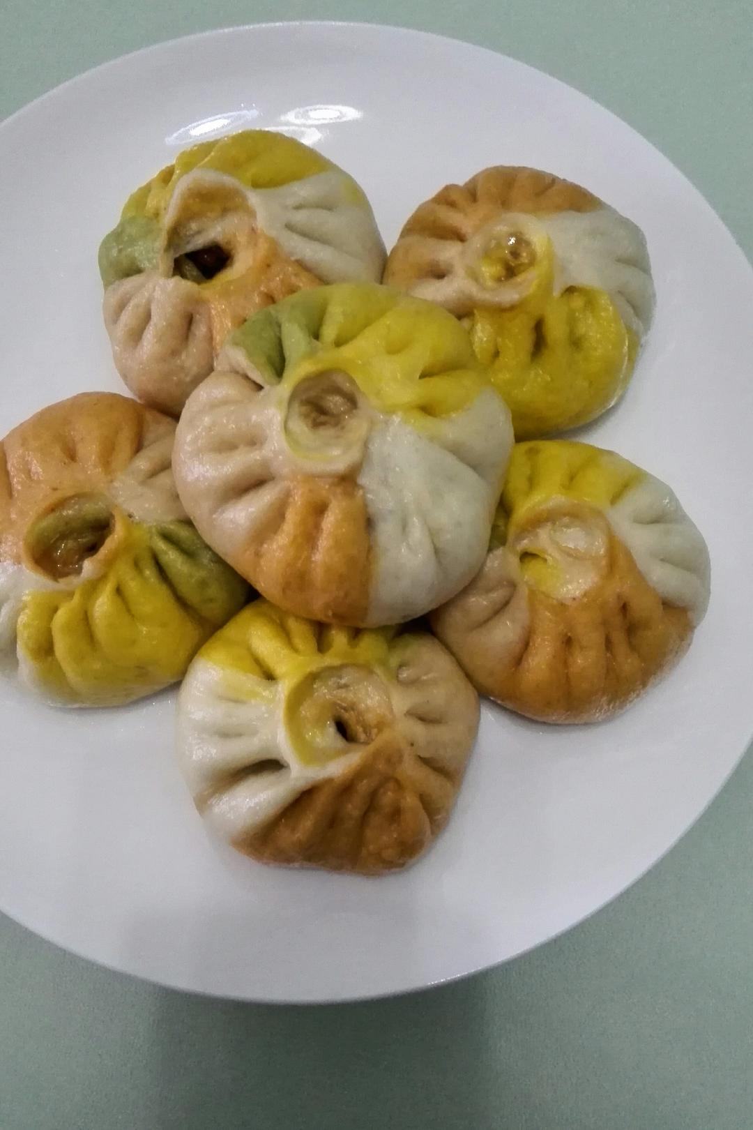 依依蓉儿做的彩虹包子