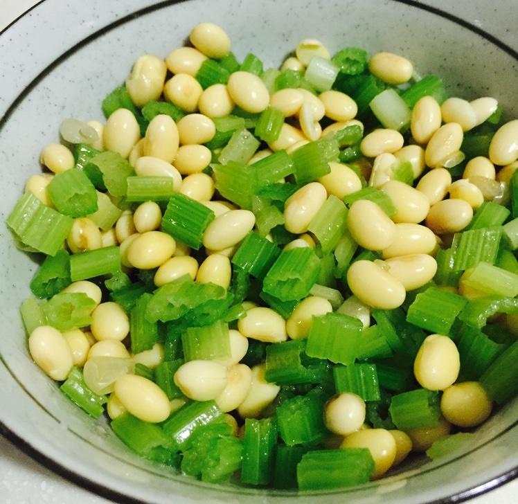 凉拌黄豆香芹的做法
