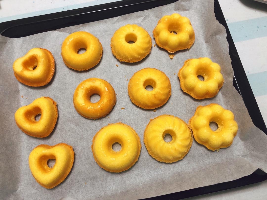 甜甜圈版海绵蛋糕