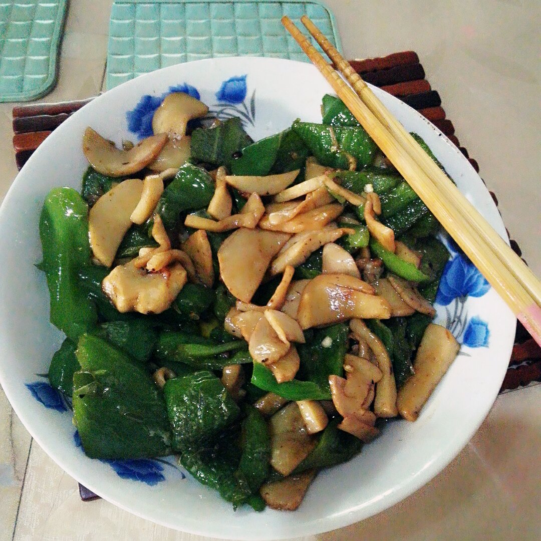 青椒素炒杏鲍菇