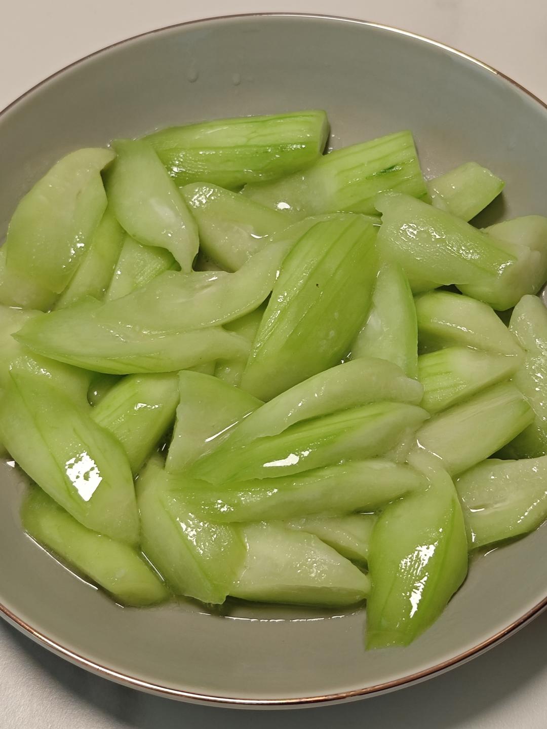素炒丝瓜|这样做绝了！简单又好吃！