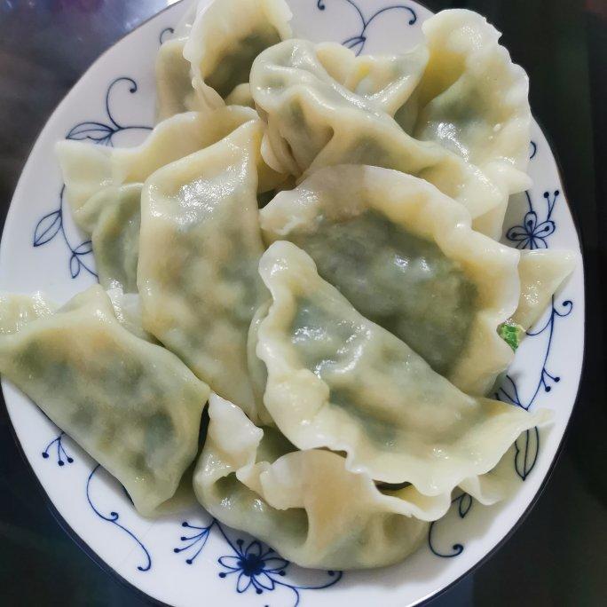 珂珂cacao做的沙葱猪肉馅饺子(面包机和面,高压锅煮饺子)