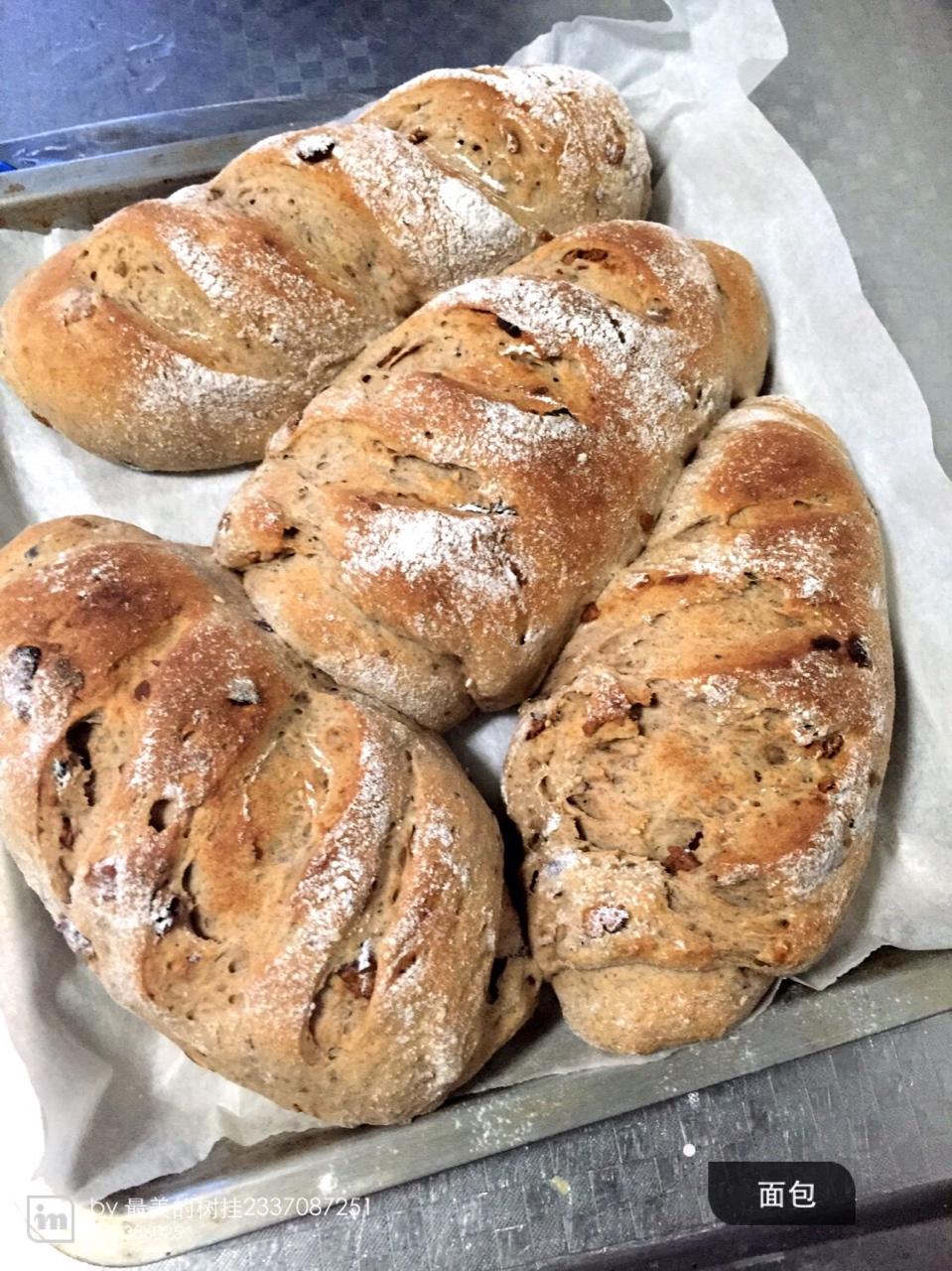 全麦葡萄干面包