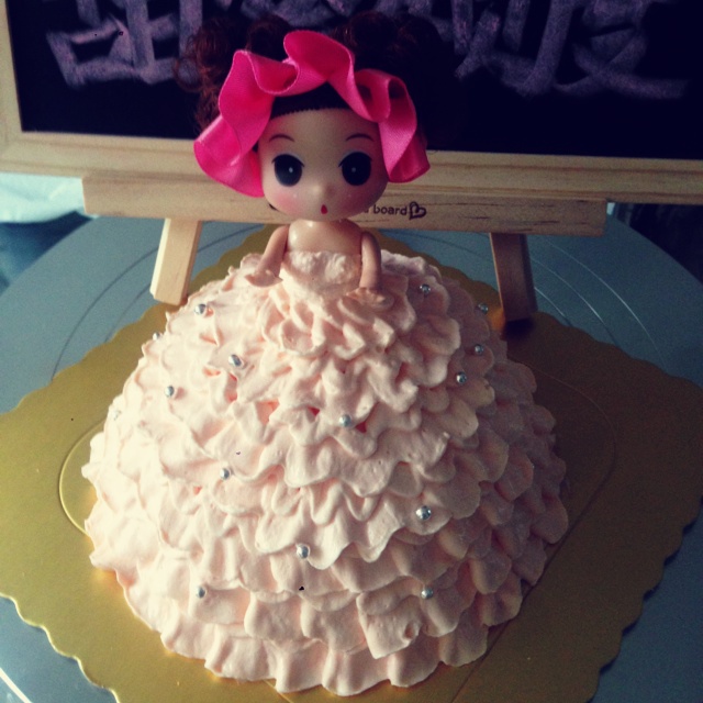 梦幻时尚的芭比蛋糕