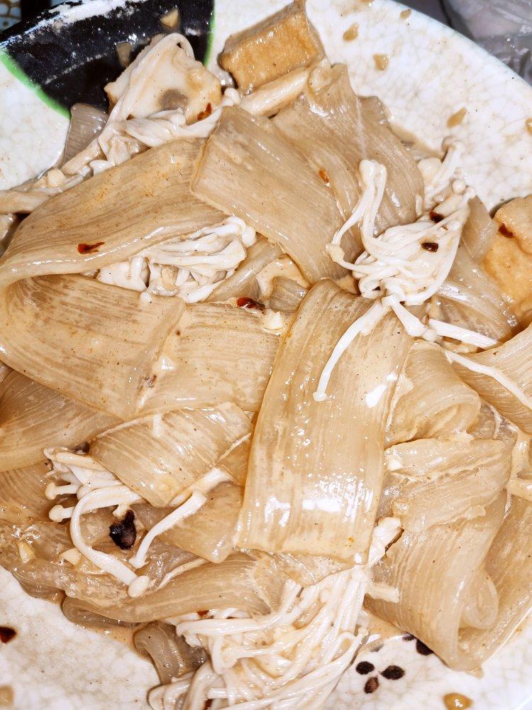 秒杀小夜市的麻酱流汁宽粉