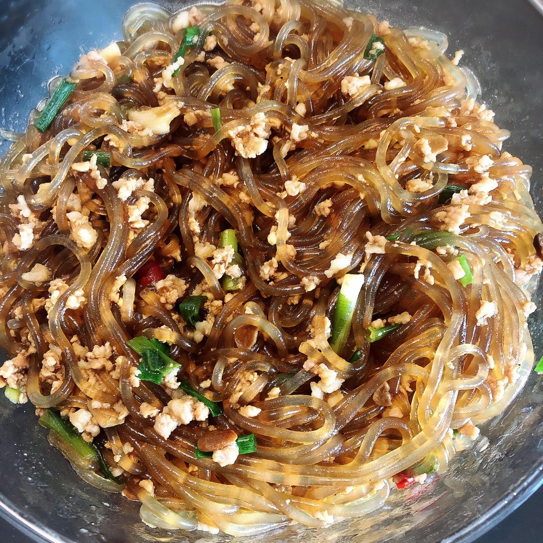 10分钟快手菜，巨下饭的肉沫粉丝煲