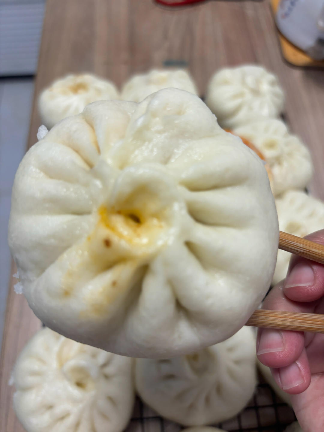 松软多汁的肉包子