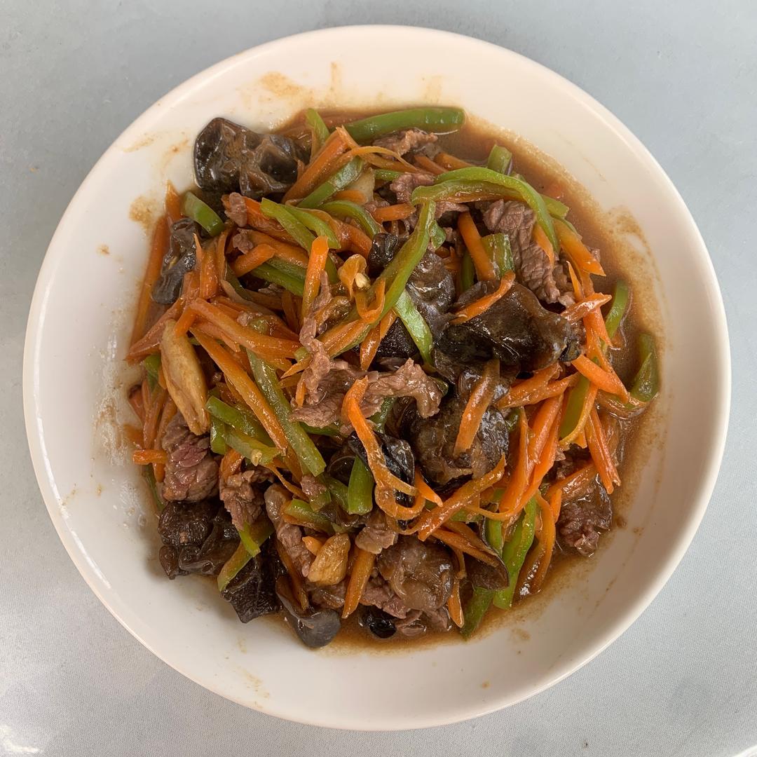 胡萝卜青椒木耳炒牛肉的做法